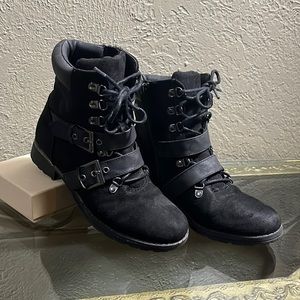 Girls combat-like boots